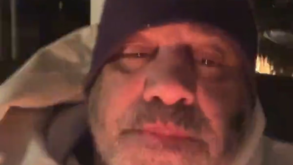 El conmovedor vídeo final de la estrella de Buffy, la cazavampiros, Nicholas Brendan, antes de su muerte, mientras recuerda su papel icónico.