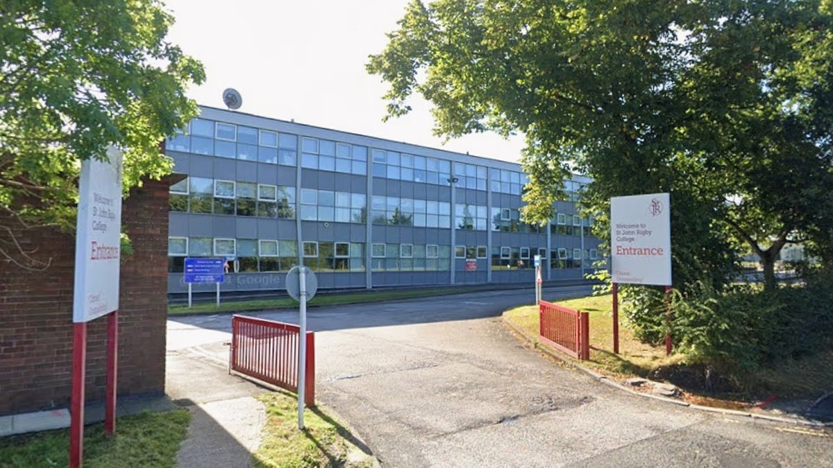 Otra universidad confirmó meningitis estudiantil “no relacionada con el brote de Kent” que dejó dos muertos, mientras los casos caen a 29