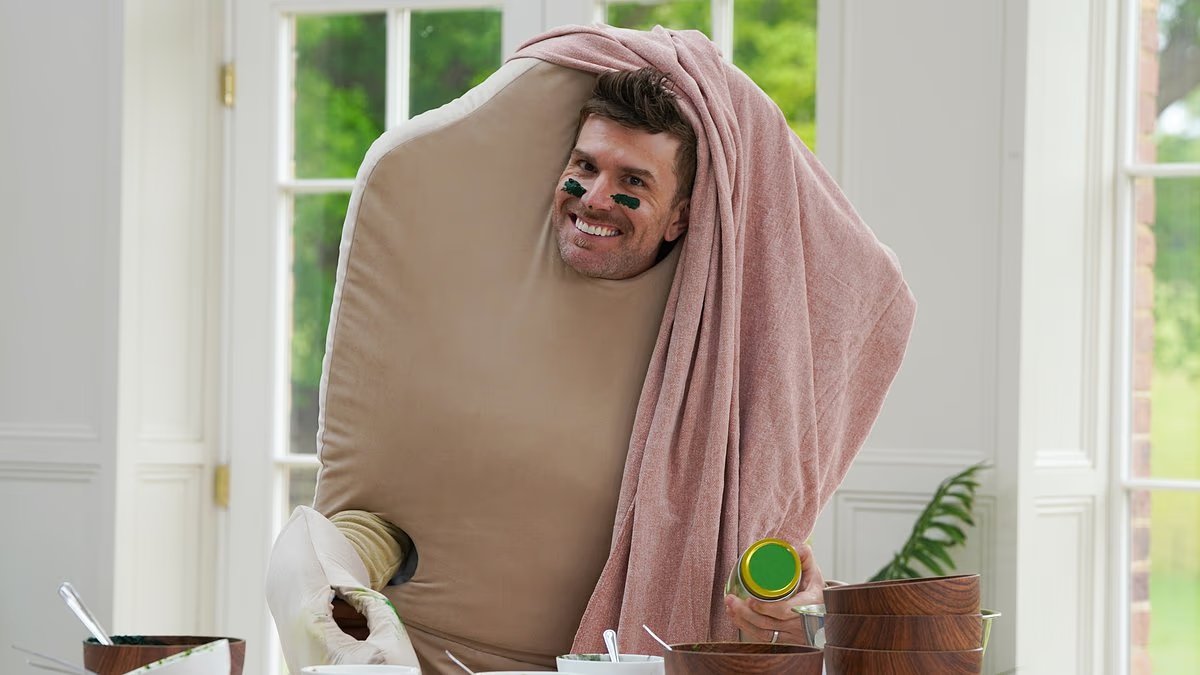 Christopher Stevens analiza Weekend TV: ¿Celebridad? Incluso con insignias con sus nombres, este grupo sería irreconocible.