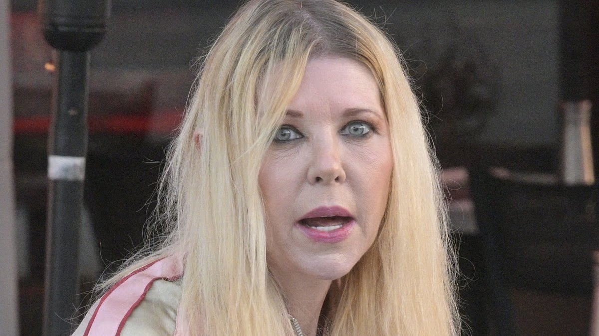 Tara Reid resurgió en Los Ángeles meses después de que se cerrara una investigación sobre sus acusaciones de consumo excesivo de alcohol en el hotel.