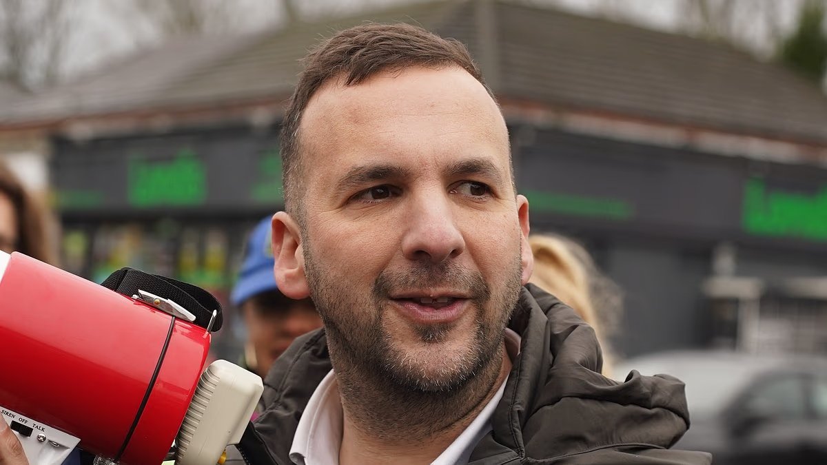 Jack Polanski se enfrenta a una reacción violenta de su propia familia porque temen que se vea obligado a abandonar el Reino Unido si el líder del Partido Verde se convierte en primer ministro.