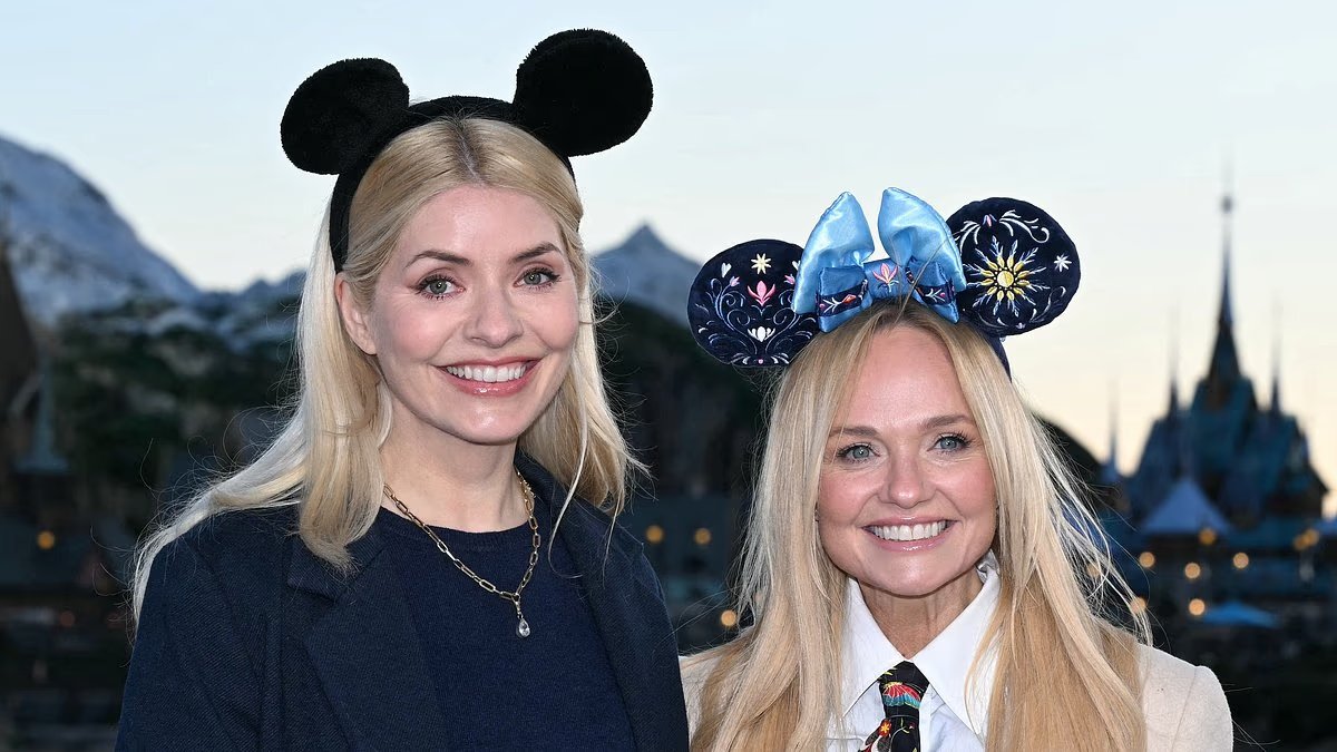 Emma Bunton y Holly Willoughby llevan orejas de Mickey Mouse mientras lideran a las estrellas en el lanzamiento de World of Frozen en Disneyland París.