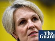 Plibersek acusa a Amnistía de promover el ‘control coercitivo’ después de pedirle a una mujer que sea ‘sumisa’ como el perro de un concursante | Tanya Plibersek