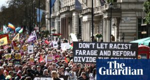 Miles de personas de extrema derecha marchan en Londres en la mayor protesta multicultural | noticias del reino unido