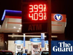 Los precios promedio del combustible en Estados Unidos superaron los 4 dólares por galón por primera vez en cuatro años en medio de la guerra con Irán.