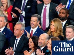 Crece el alboroto por el gabinete del ‘coche payaso’, pero no hay señales de que Trump esté listo para sacudir a Donald Trump