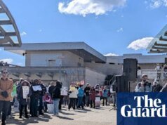 ‘¡Sin reyes, sólo vacunas!’: Manifestantes se reúnen en la sede del NIH para protestar por los recortes a la investigación médica | Protesta (Estados Unidos)