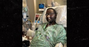 Quinton Aaron brinda información actualizada sobre su salud después de un derrame cerebral y vuelve a hablar después de que le quitaron los tubos