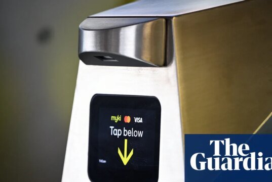 Los victorianos tendrán transporte público gratuito durante un mes para reducir la demanda de combustible Victorian Politics