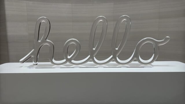 67003-140753-Apple-Hello-Glass-Sculpture-xl.jpg