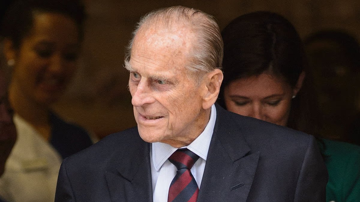 El príncipe Felipe vivió con cáncer de páncreas durante casi ocho años antes de su muerte, según revela un nuevo libro