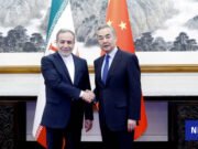 China respalda a Irán en su “defensa de la soberanía” y promete impulsar la paz