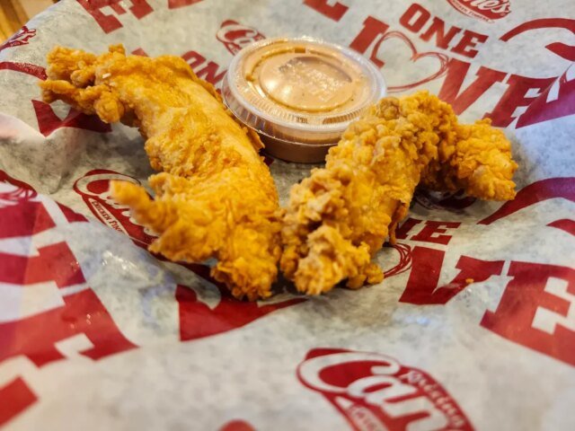 SJM-L-RAISINGCANES-0401.jpg