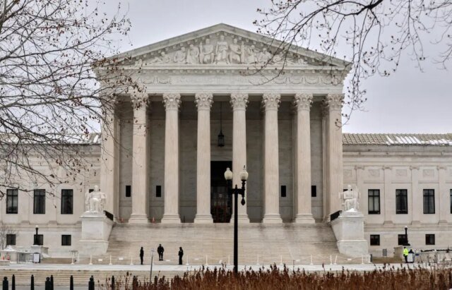 Supreme_Court_87224_69223b.jpg
