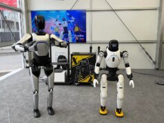 El robot bailarín del restaurante Hot Pot de California se divirtió mucho