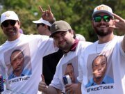 Los fanáticos de Tiger Woods muestran su apoyo a la leyenda del golf después del arresto