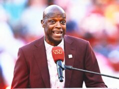 El miembro del Salón de la Fama y la leyenda del comandante Darrell Green se prueban para el fútbol americano de bandera de EE. UU.