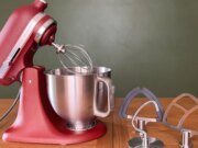 KitchenAid ha agregado 3 nuevas funciones inteligentes a su icónica batidora de pie