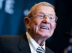 El entrenador del Salón de la Fama del fútbol universitario, Lou Holtz, falleció a los 89 años