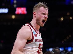 Nebraska ganó el primer torneo de la NCAA en la historia del programa, dominando a Troy