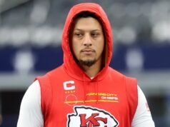 Noticias de la NFL: Patrick Mahomes vuelve a lanzar fútbol americano 3 meses después de romperse el ligamento anterior cruzado