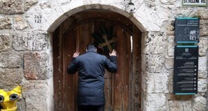 La policía israelí defendió su decisión de cerrar los lugares sagrados de Jerusalén el Domingo de Ramos.