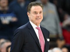 Rick Pitino se une a ‘Thank You, NYPD’ antes del torneo de la NCAA de Red Storm