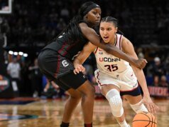 Carolina del Sur obligó a UConn, Geno Auriemma, a ser la peor versión de sí mismos