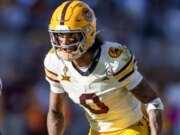 Los proyectos de ley se arriesgan con un WR propenso a lesiones y agregan EDGE explosivo en un draft simulado de 7 rondas