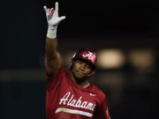 El gran juego de Eric Hines impulsa al béisbol de Alabama a lograr una victoria por regla de carrera sobre Samford