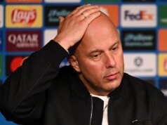 Arne Slott se convirtió en todo lo que odiaba en un sorprendente cambio de sentido contra el PSG