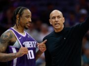 Se está evaluando el futuro de Doug Christie con los Kings