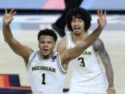 El escolta estrella del baloncesto de Michigan firma para regresar a los Wolverines para la temporada 2026-27