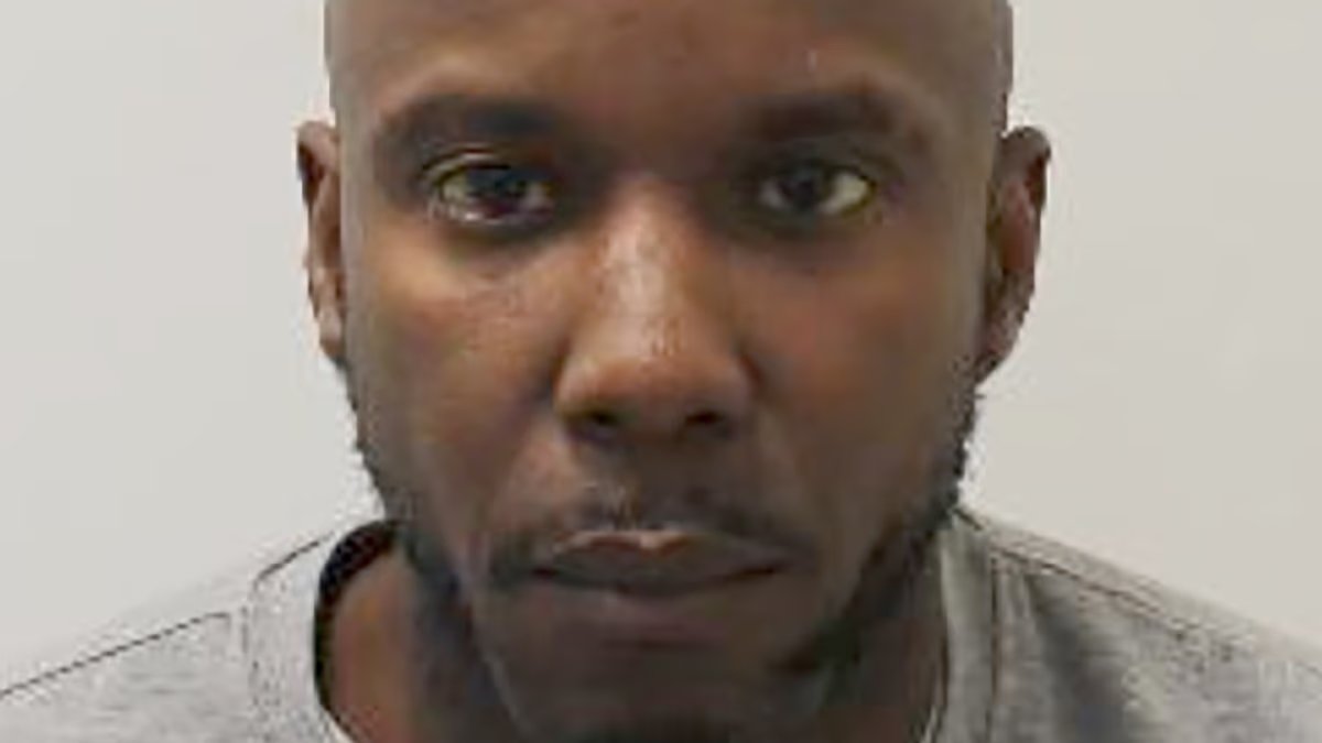 Un matón ‘desesperado y egoísta’ que mató a una mujer sorda de un solo puñetazo y la dejó morir en la calle ha sido condenado a al menos 16 años de cárcel