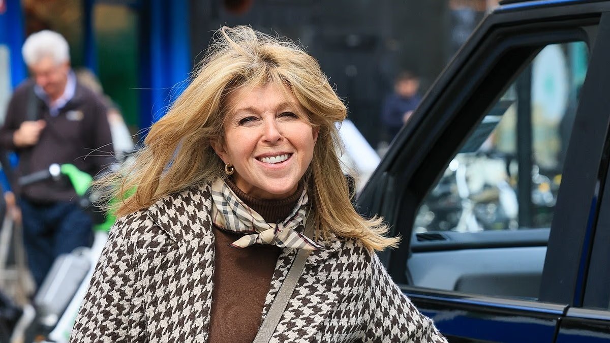 Kate Garraway no puede borrar la sonrisa de su rostro cuando Liam Halligan confirma que se están “acercando”, después de que la viuda y el locutor se quedaran solteros “contra su voluntad”.