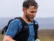 Los simpatizantes han donado más de £ 25,000 a organizaciones benéficas después de que un corredor de ultramaratón muriera después de batir el récord del recorrido de 234 millas en memoria de su amigo.