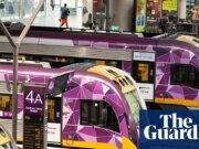 Los viajeros de los trenes regionales de Victoria se han visto obligados a permanecer de pie durante horas debido a la sobrealimentada demanda de billetes gratuitos durante los fines de semana largos. Victoria
