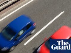 Ley de tráfico de Voorhees: adelantar a coches más lentos siempre parece quedar atrapado en un semáforo en rojo