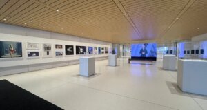 Apple lanza exposición del 50 aniversario en Apple Park con fotografías y productos icónicos