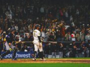 Anoche en el béisbol: los Padres derrotan a los Rockies con un grand slam de salida en entradas extra