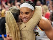 La jugadora de la WNBA Brianna Turner enfrenta una reacción violenta por el artículo de opinión sobre la política del COI