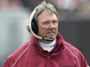 El ex entrenador en jefe de los Arizona Cardinals, Dave McGinnis, murió a los 74 años después de una enfermedad.