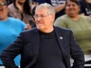 Geno Auriemma se disculpa con Don Staley después del combate a gritos de la Final Four