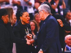 Geno Auriemma de UConn se disculpa por el intercambio de Don Staley: ‘No hay excusas’