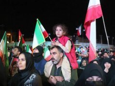 Mujer iraní describe la vida cotidiana en Teherán en medio del acuerdo de alto el fuego de Trump