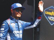 Probabilidades de NASCAR 2026: Kyle Larson y Denny Hamlin encabezan la tabla inicial para Bristol