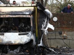 Tres hombres han sido acusados de prender fuego a una ambulancia judía Hatzola en Londres