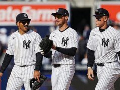 Cody Bellinger hace una atrapada acrobática en el primer partido en casa de los Yankees contra los Marlins