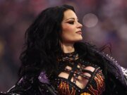 Page luce dañada tras ser expuesta en WWE SmackDown