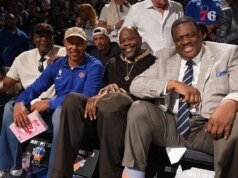 Clasificación de niveles de los ‘Knicks Legends’ sentados en la cancha frente a los Cavaliers
